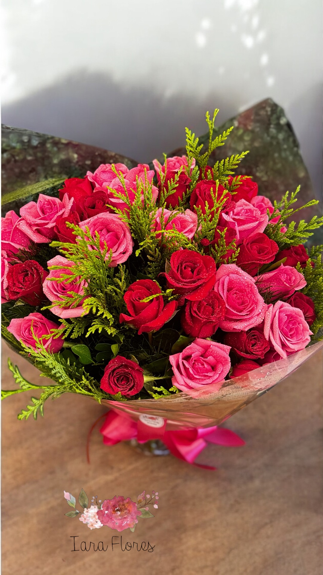 Buquê 36 rosas no celofane Buquê 36 rosas no celofane
